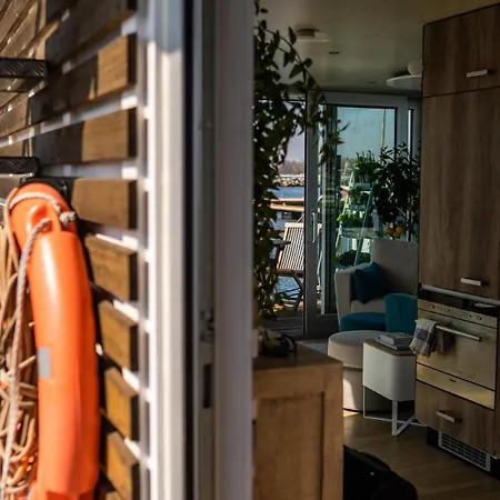 Ferienhaus Hausboot Canoga Laboe